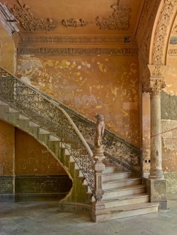 asylum-art:  Faded Elegance: Photographs