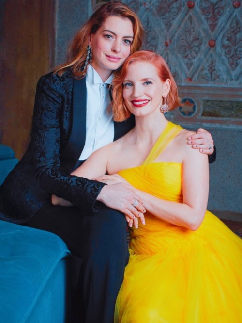 Anne Hathaway & Jessica Chastain photographed by Alexi Lubomirski (2018) 