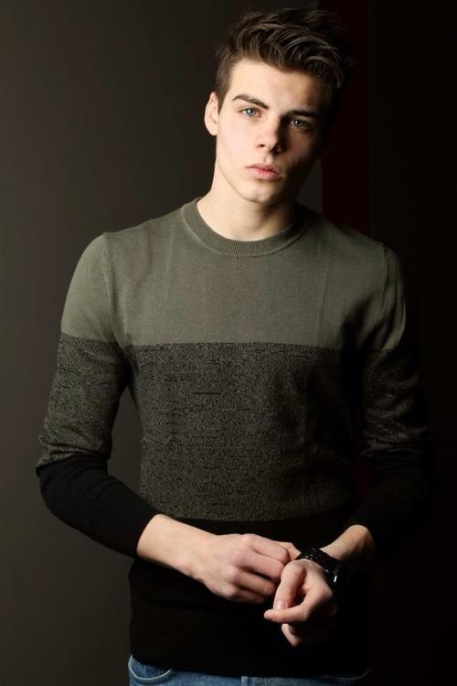 yummyboysuniverse:  Jietse Strubbe Follow us at Yummy Boys Facebook 