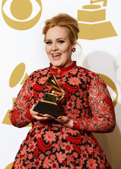 adelexlondon:  HQ: 10 February - Adele posing for paparazzi after Grammys.  