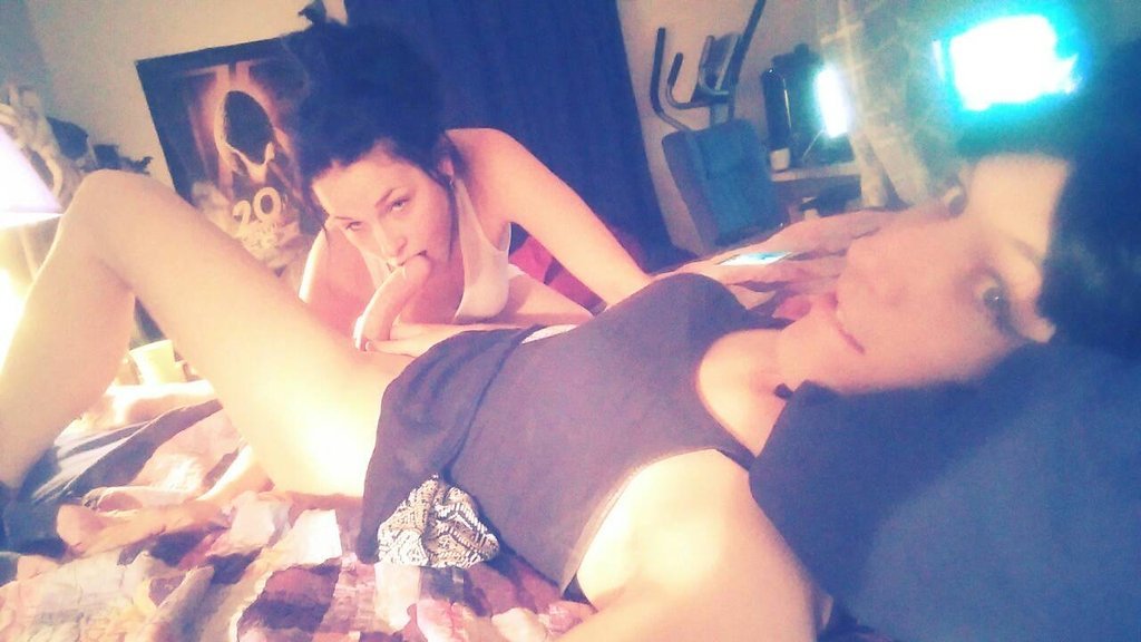 myhotsluts:  Sa[t]urday Night ;)