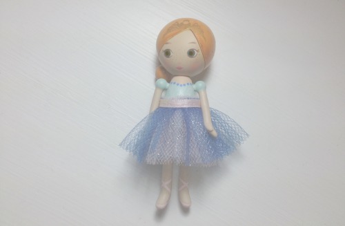 I thought I&rsquo;d show you dears the &ldquo;ball-jointed-mini-me dolly&rdquo; who sits