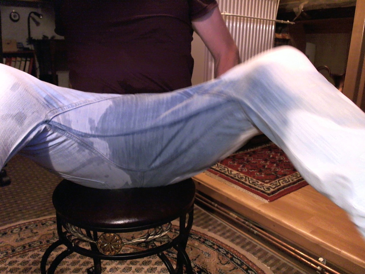 wetjeans6:  sagg piss jeans. 