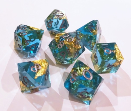 battlecrazed-axe-mage: These Lucky Hand Dice look almost jewel-like, easily one of the most beautifu