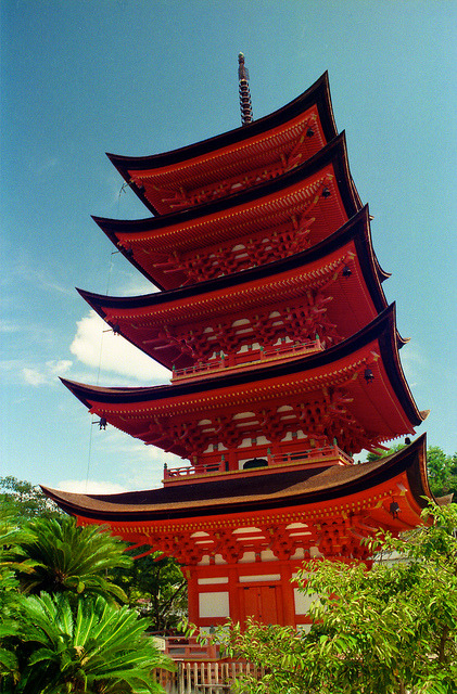 japanesse-life:  Miyajima by nikko shashinka on Flickr. 