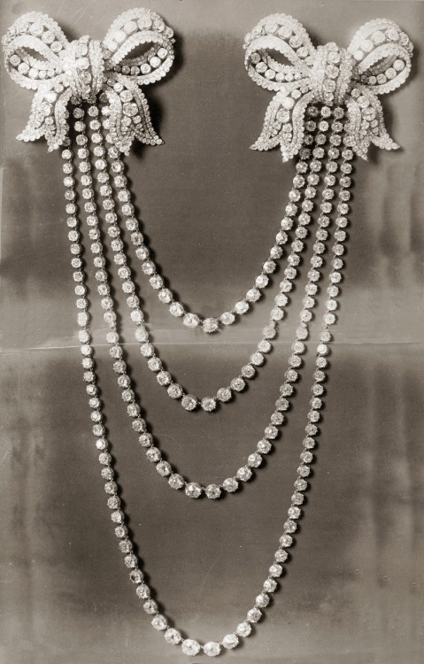 Porn Pics antique-royals:  Diamonds, pearls and precious