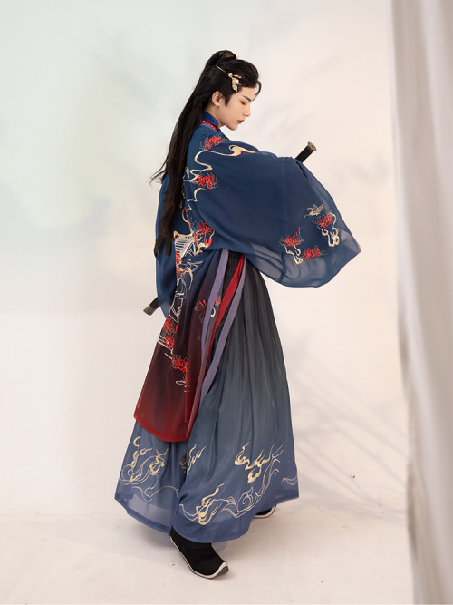 hanfugallery: chinese hanfu by 宴山亭 The second set of hanfu depicts the mythical Chinese beast called