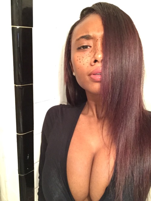 thabootyscholar: lebritanyarmor: alyssayaan: rudeboi131: alyssayaan: I wanna go blonde No you look 