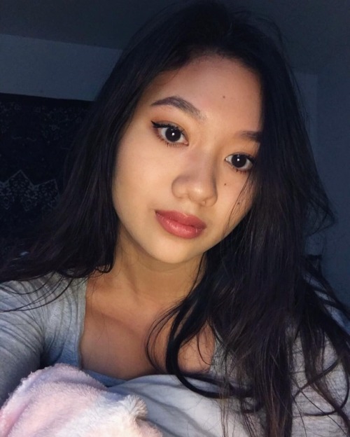 SGF Premium Group Chat is out now! ==> Click for more info!Check out Kaeyi, a Eurasian in Singapo