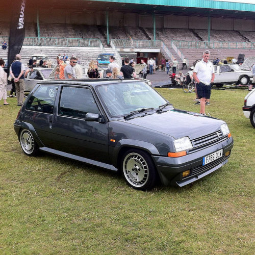 classic-and-vintage-cars:  Renault 5GT Turbo #hothatch #gt #turbo #classic #classiccars #renault #renault5 #renaultturbo on Flickr.