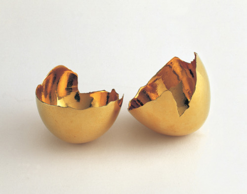 jetztkunst: NOTHING SERIES I, IVDOVE BRADSHAW18 KARAT GOLD1989