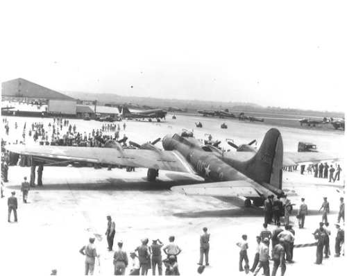 B-17F Flying Fortress bomber &lsquo;Memphis Belle&rsquo; visiting Patterson Field on a War Bond camp