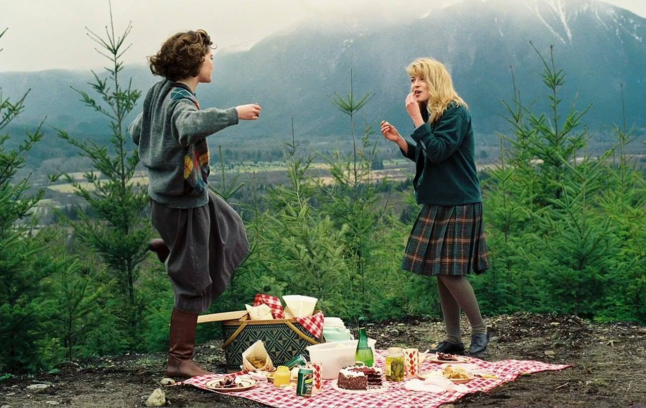 unrestrictxd: Lara Flynn Boyle and Sheryl Lee on the set of Twin Peaks   This will