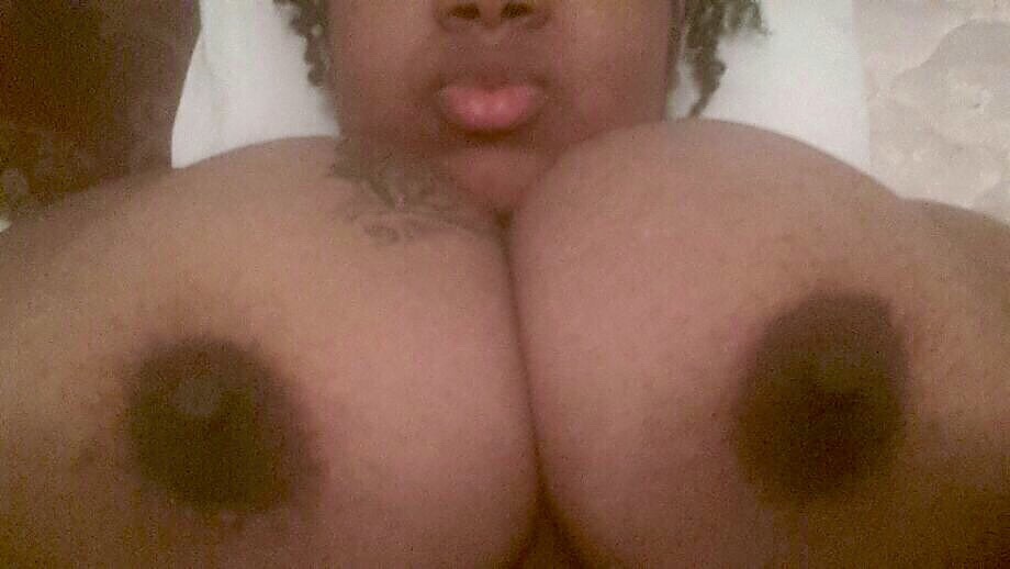 eyeseefreaks:  Thank yu for this sexy submission 