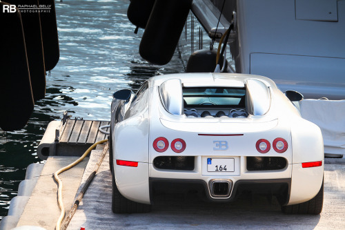exost1:  automotivated:  Veyron 16.4 (by Raphaël Belly)
