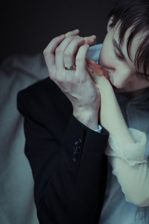 miodecalogo: Laura Makabresku