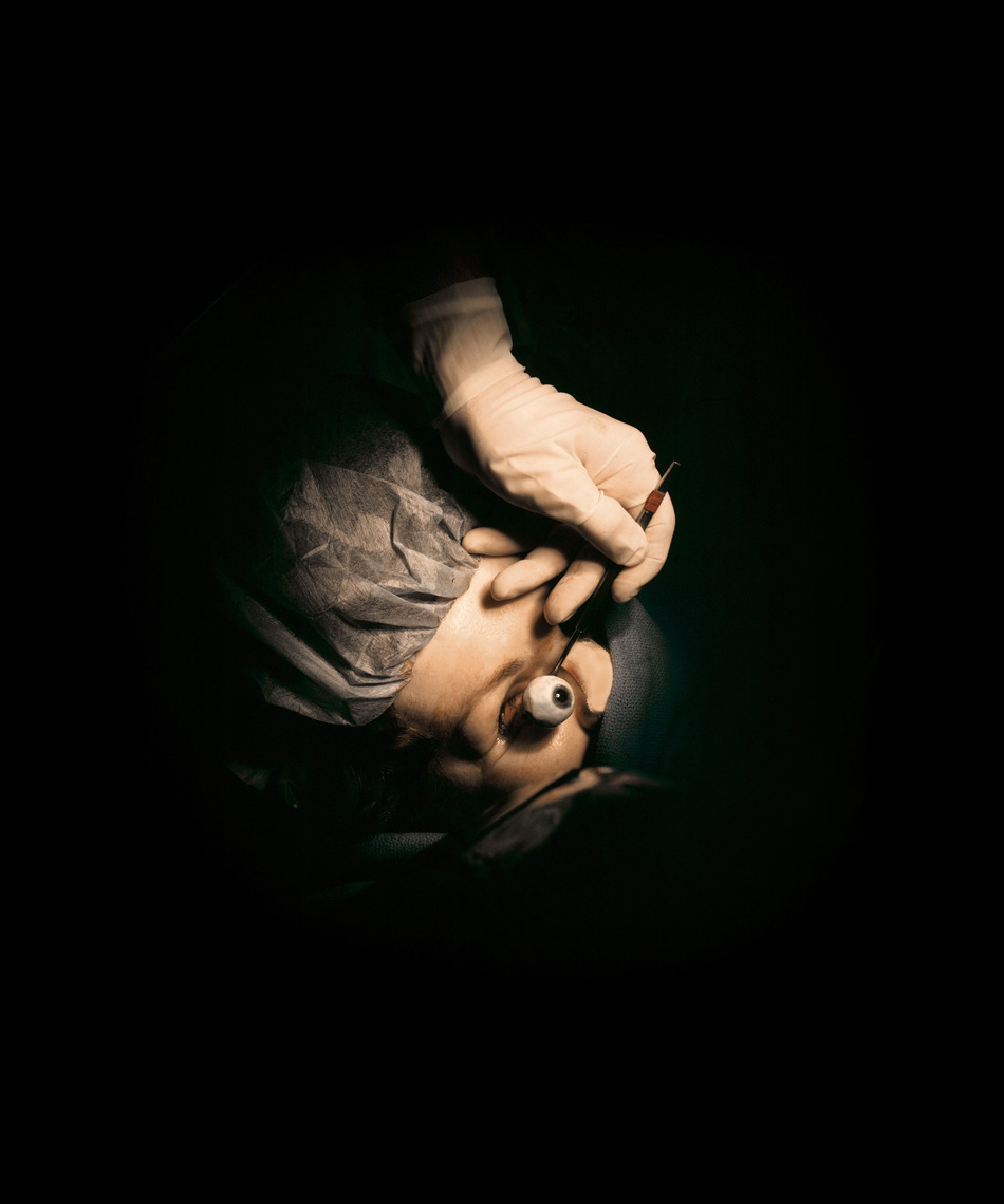 ether927:  Incredible photos from the operating room taken by Max Aguilera-Hellweg