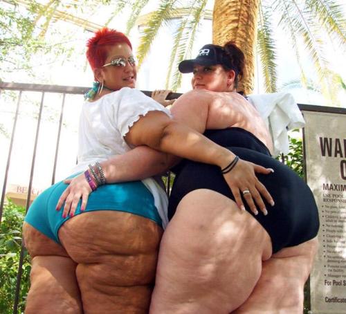 Those asses… But the chick on the left is hot af