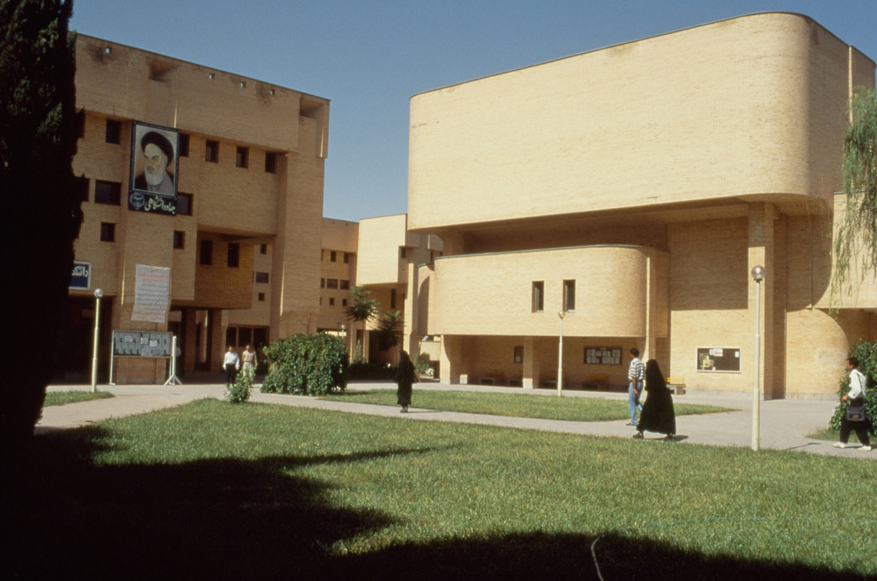 sosbrutalism: To deal with the Iranian desert heat, this university took cues from