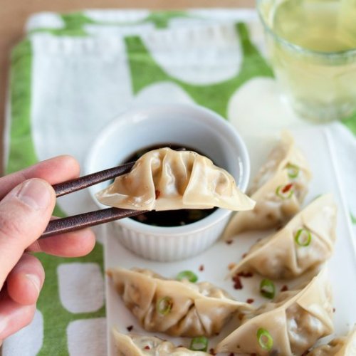 vegan-yums:  Freezer-Friendly Recipe: Shiitake Mushroom & Tofu Potstickers  