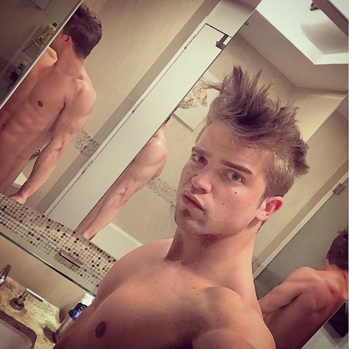thewhiteliquidproject: Alleged nude pics of model River Viiperi looks pretty good to me