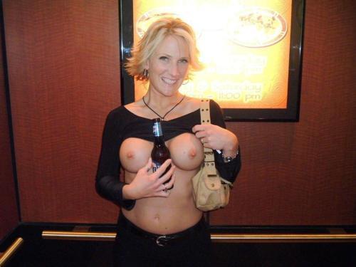 Porn Pics nakedmilfpics:  Hot Cougar in the elevator…