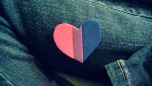 ilove-jacksepticeye:  I made a tiny bi pride heart to pin on my bag! =)