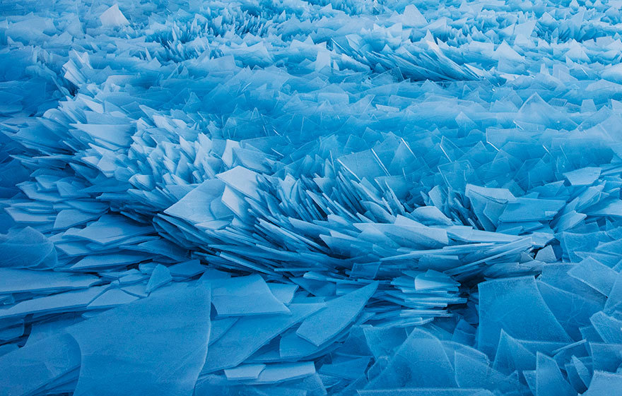 ohgressfuriosa:  sixpenceee:  The polar vortex has kept Lake Michigan frozen for
