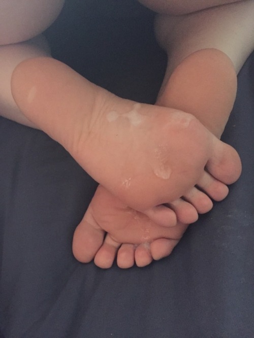 ellessexyfeet:  Oops😘