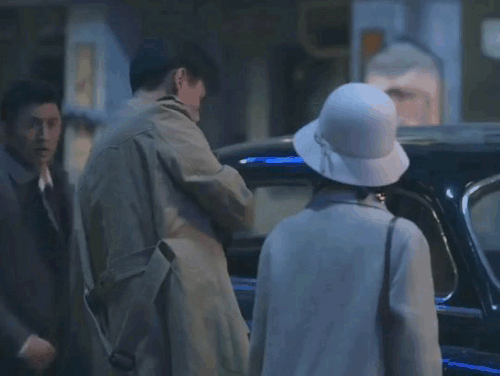 chusheng hurrying to catch lu yao after he gets shot, youning moving to their side as he lowers him to the floor
