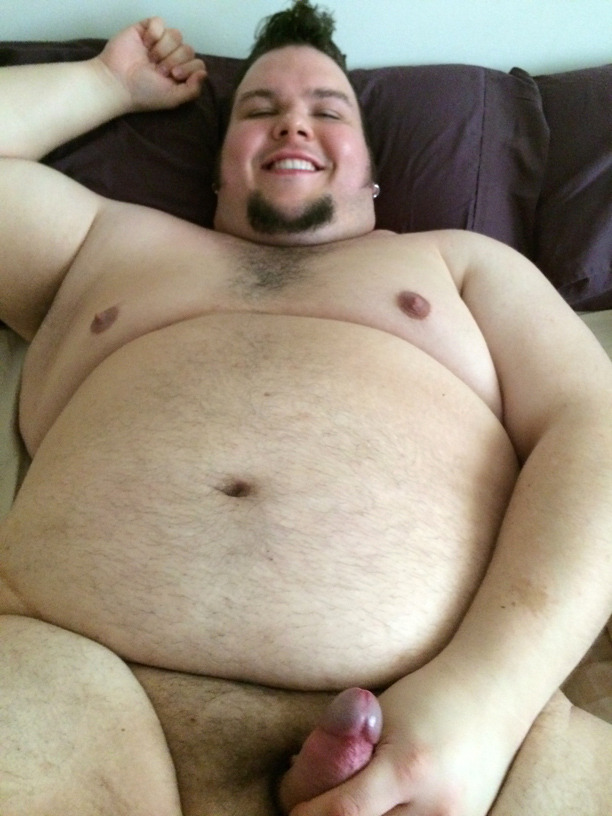 chubbyaddiction:  gulobear:  thelittleheathens:  Just some afternoon fun!  HOT Mmmmm