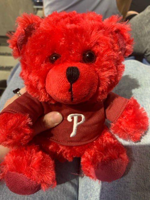 ID LIKE YO INTRODUCE ALL MY FOLLOWERS TO THIS LOVELY STUFFED ANIMAL THAT I JUST GOT A THE PHILLYS GAME