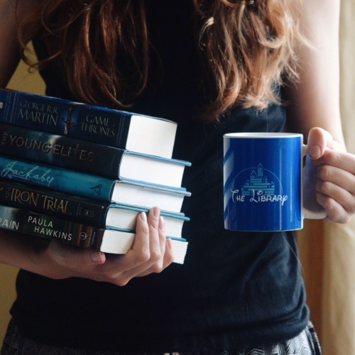 insidethebookreader:Mug from dystopianbookworm’s shop!