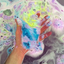 jamjars:  Northern lights bath bomb looks