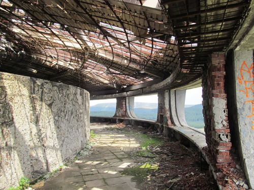  The Memorial House of the Bulgarian Communist Party on top of the Buzludzha peak ( Бузлуджа ), hand