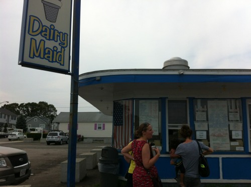 yellow-glasses:  Quintessentially American… Ice cream kiosk in New Bedford, MA