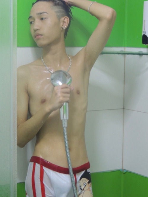 terrent1007:浴室boy1