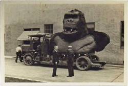 vintagegeekculture: King Kong behind the