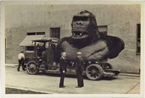 vintagegeekculture: King Kong behind the scenes, 1933