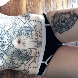 darklittlefaun:  noxiian:  darklittlefaun:  darklittlefaun:  I love my stomach tattoo. I can’t wait til I have the money to get my thigh tattoo covered.omg the notes  Bae  Did u really just call me that