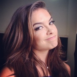 princessdocheiro:  Queria tanto poder mostrar o figurino da Bia! #nãodeixam #ésurpresa #vocêsvãoamar #fotoscampanha #seeufossevocêomusical 🎭🎶 - @lua_blanco 