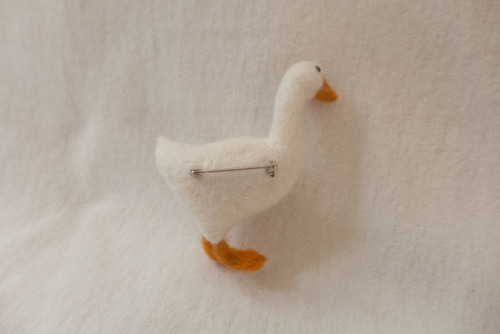 Goose brooch available at my Etsy shopIf I was not broke and did not have the game navigation skills