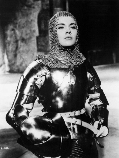 kaishabackwards:Joan(s) of Arc.  In Armor.  