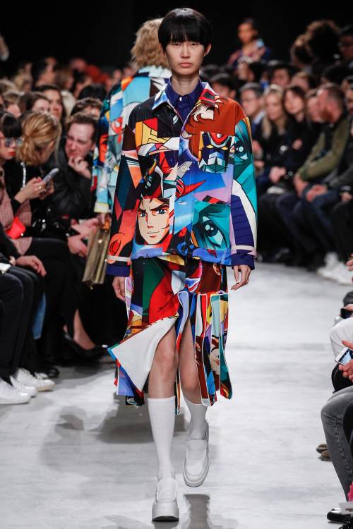 Anime fashion1: Comme des Garcons Spring 2018 ready-to-wear2: Moschino Fall 2020 ready-to-wear 3: Ds