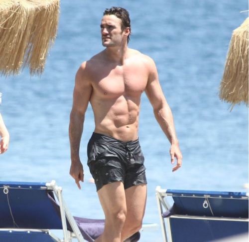 maleathletebirthdaysuits:  Thom Evans (rugby union) born 2 April 1985