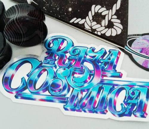 Pedí unos expansores a @razacosmica_tienda y me llegaron stickers plateados con el Lettering que dis