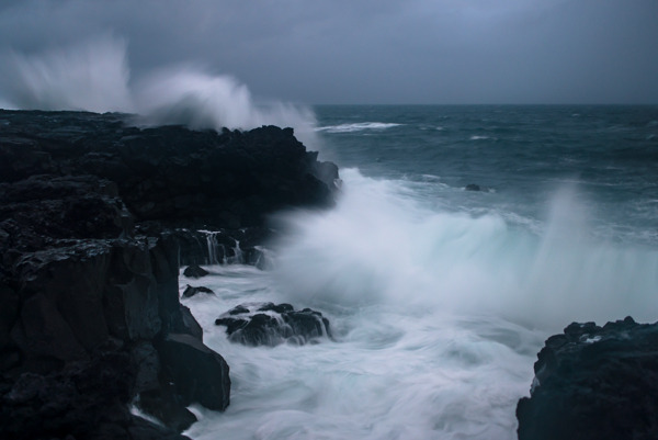dotcore:  Crashing Waves.by Jan Erik Waider. 