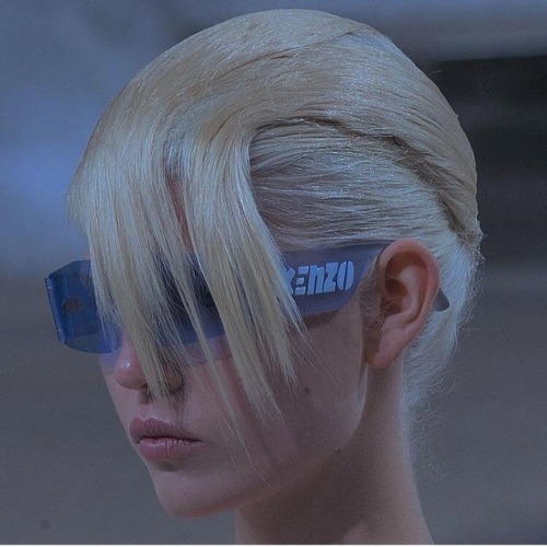 superlova:  https://instagram.com/p/BXOfWPpl8hN/