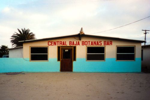 Central Baja Botanas Bar, Guerrero Negro, Baja California Sur, Mexíco, 1994.