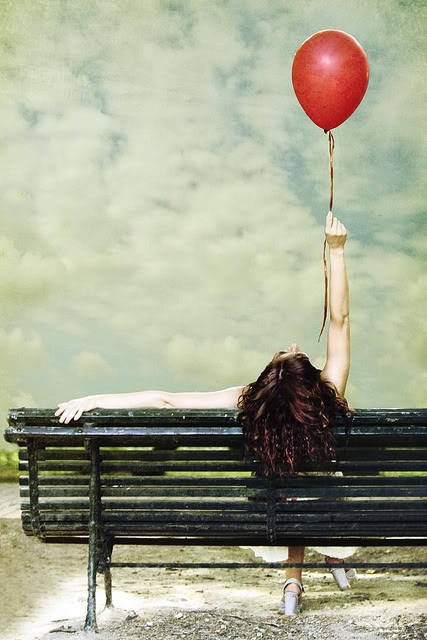 christinered: And here it is a red balloon I think of you and let it go.